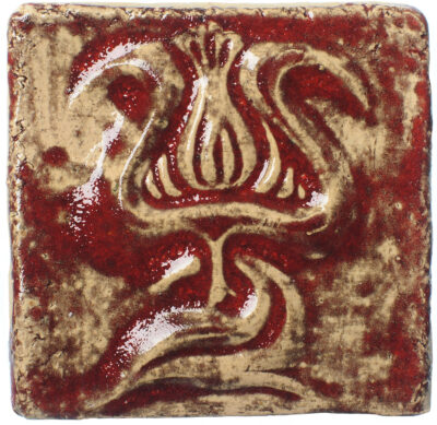 dekor ceramiczny z motywem secesyjnym