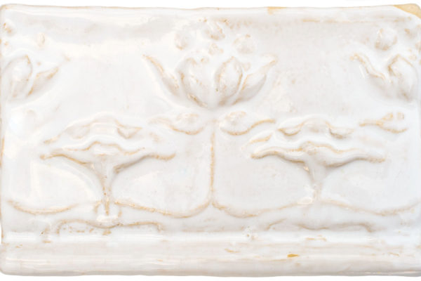 secesja_dekor_dolny_bialy dekor ceramiczny z motywem secesyjnym