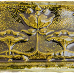 dekor ceramiczny z motywem secesyjnym