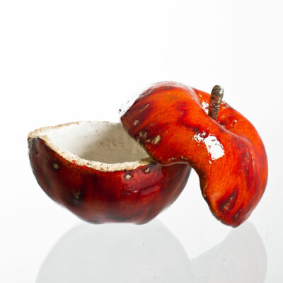 ceramiczna cukierniczka w kształcie jabłka